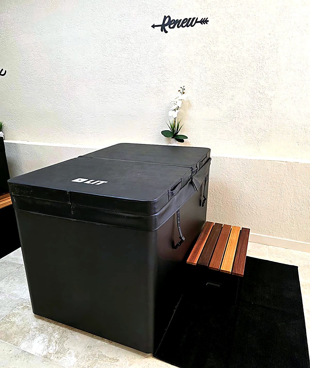 Cold plunge bath at ReLife Recovery